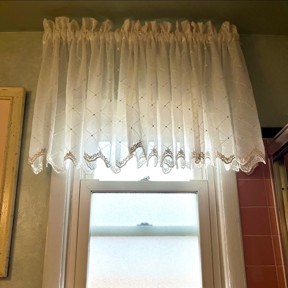 Embroidery Window Valance with Scalloped Edge - REAL BEAUTY !! ( 2nd Available )